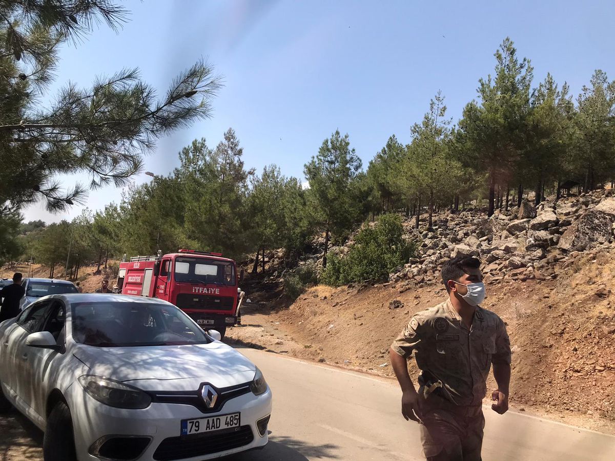 Kilis\'te çıkan orman yangını büyümeden söndürüldü