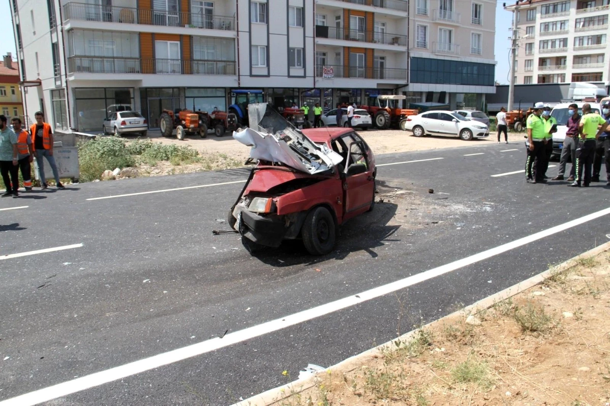 Konya\'da otomobiller çarpıştı: 2 yaralı
