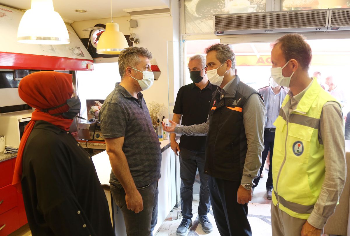 Milli Eğitim Bakanı Özer, Bozkurt\'ta selden etkilenen bölgelerde incelemelerde bulundu