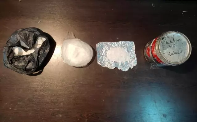 Otomobilin bagajından 317,33 gram metamfetamin çıktı Otomobilin bagajından 317,33 gram metamfetamin çıktı