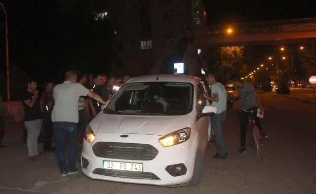 İntihar etmek isteyen gencin tüm planını sessizce arkadan yaklaşan polisler bozdu