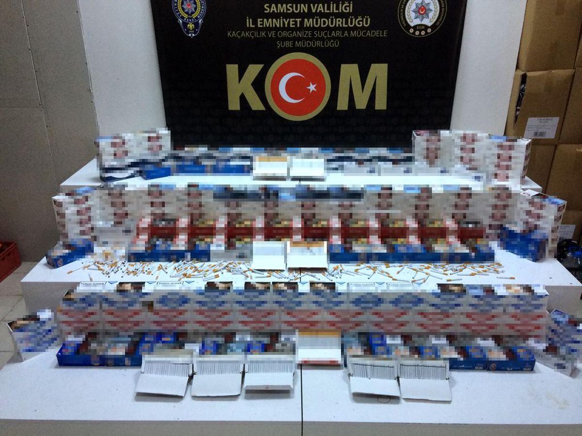 Son dakika haber! Samsun\'da 46 bin 600 dal kaçak makaron ele geçirildi: 4 gözaltı