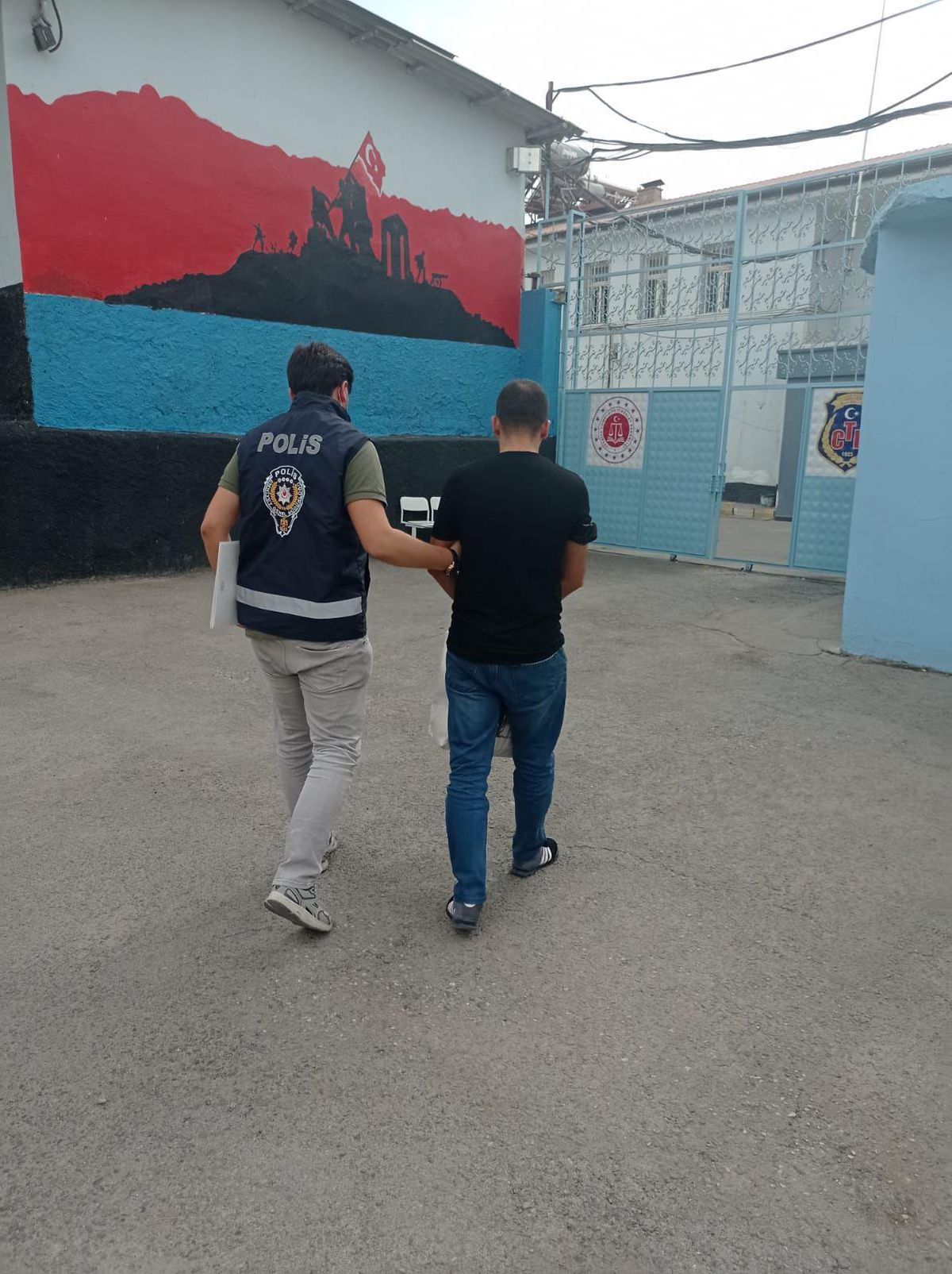 Siirt\'te 3 yıl 10 ay 25 gün kesinleşmiş hapis cezası bulunan firari yakalandı