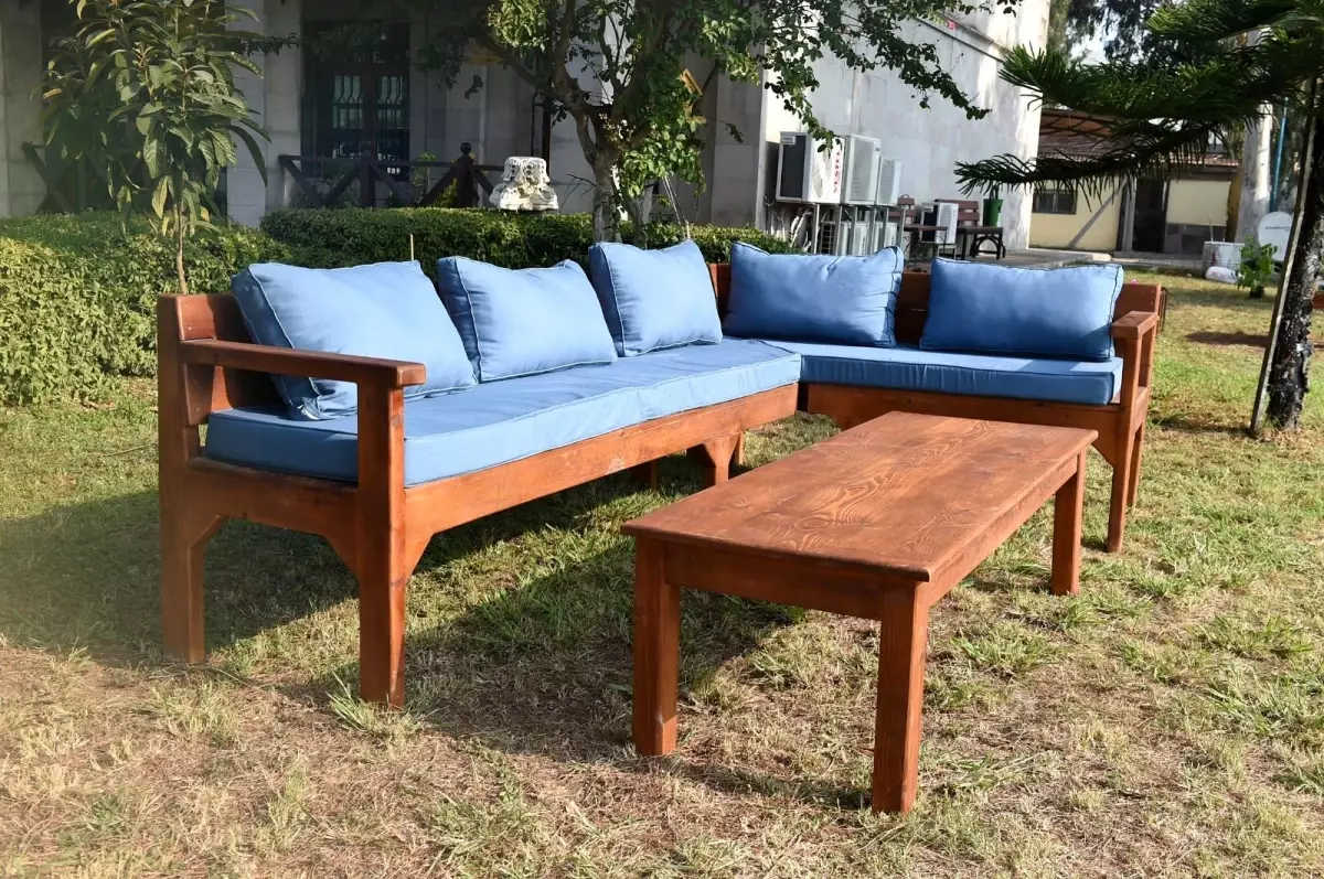 Tarsus Belediyesi, ürettiği mobilyaları kente yerleştirmeye başladı