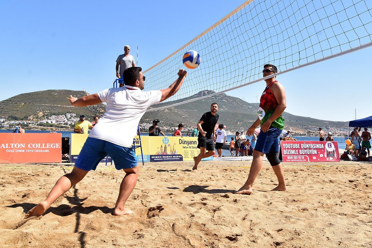 Yeni Foça Geleneksel Beachvolley Turnuvası, gerçekleşti