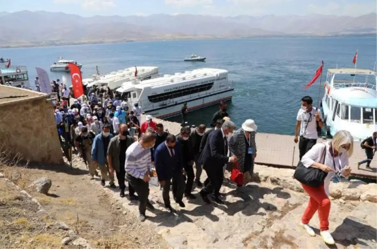 68 ÜLKEDEN BÜYÜKELÇİ VE DİPLOMATLAR VAN\'I GEZDİ