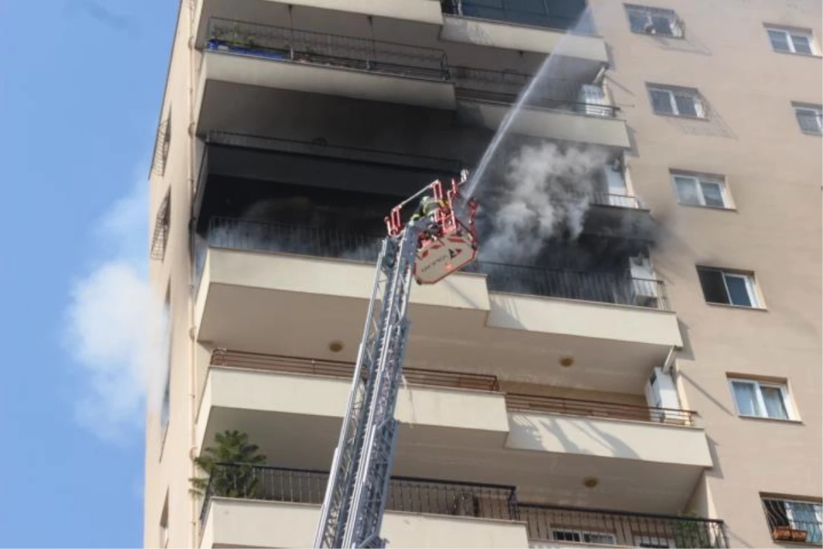 Adana\'da binanın 10\'uncu katındaki dairede çıkan yangın söndürüldü