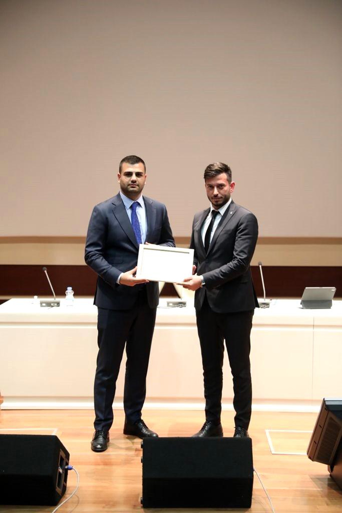 AK Parti Karabük İl Gençlik Kolları\'na plaket