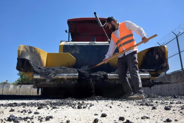 Aliağa'da yaz döneminde toplam 14 bin 620 ton asfalt atıldı