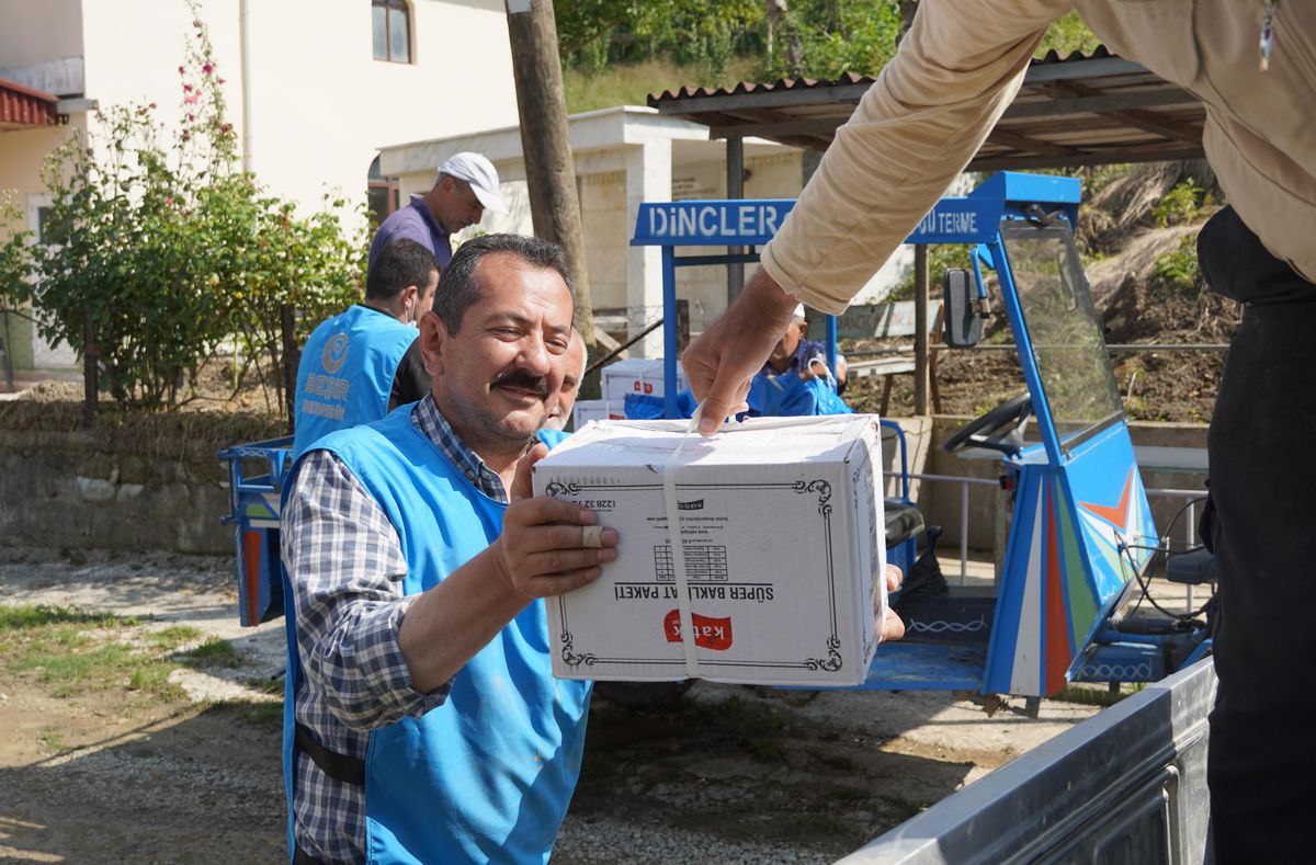 Son dakika haber: Beşir Derneğinin Batı Karadeniz\'de selden etkilenen bölgelere yardımları sürüyor