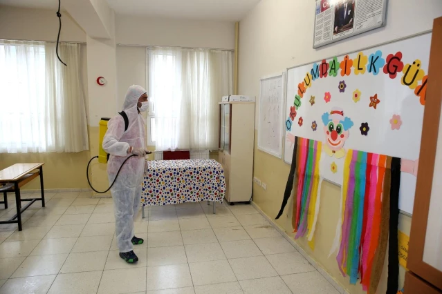 Çiğli'de okullara dezenfekte