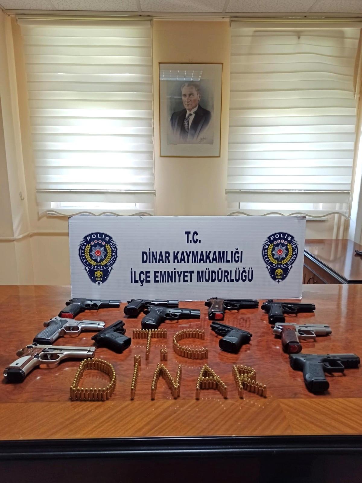 Son dakika haberi... Düğünde havaya ateş açan 8 şahıs, 12 silahla yakalandı