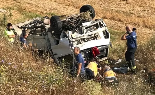 Feci kazada takla atan araç hurdaya döndü, anne ve baba hayatını kaybetti