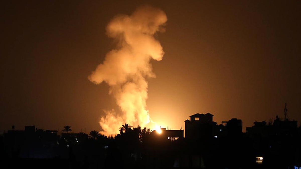 İsrail savaş uçakları Gazze\'yi bombaladı