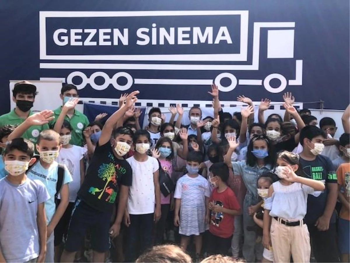 Gaziosmanpaşalı öğrenciler Gezen Sinema ve Mobil Müze Tırıyla buluştu