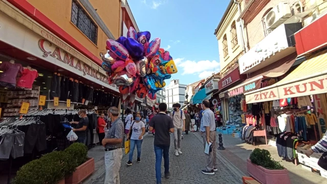 10 kilometre yürüyerek balon satışı yapan adam, ayda 6 bin TL kazanıyor
