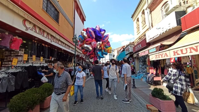 10 kilometre yürüyerek balon satışı yapan adam, ayda 6 bin TL kazanıyor