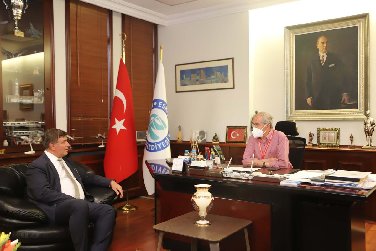 Karşıyaka Belediye Başkanından Büyükerşen\'e ziyaret