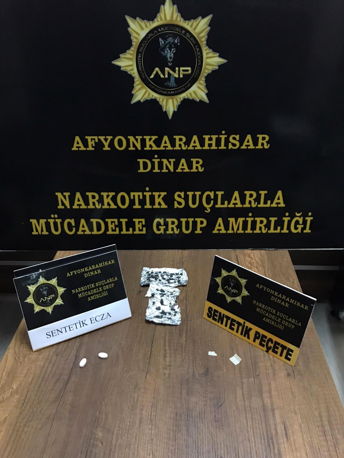 Son dakika haberi! Polis üst araması yaptığı iki şahısta uyuşturucu maddeler ele geçirdi
