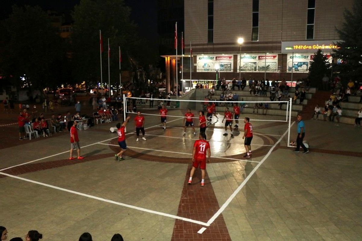 Safranbolu Voleybol Turnuvası\'nda yarı final heyecanı
