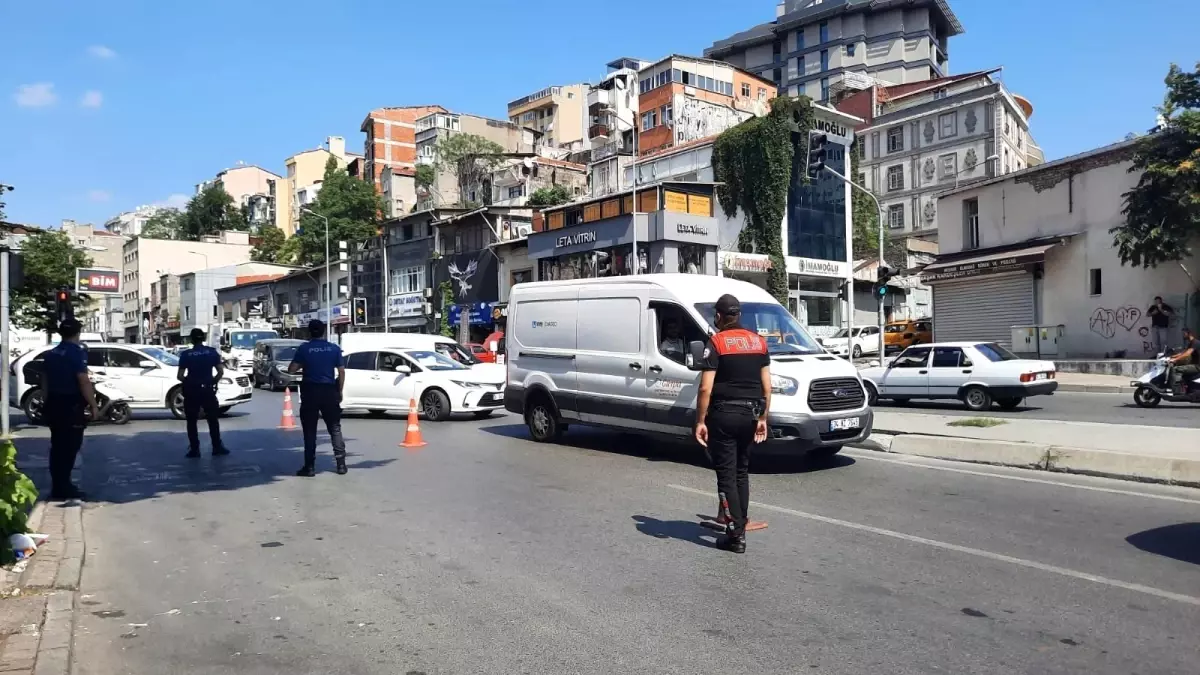 Şişli\'de dev asayiş uygulaması: Araçlar didik didik arandı