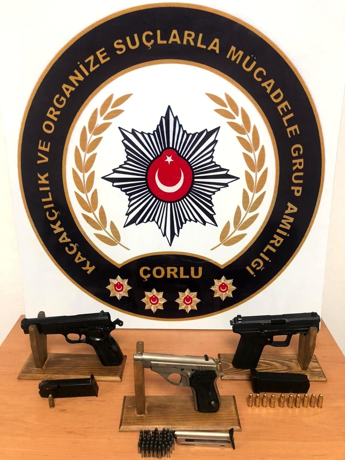 Son dakika: Şüpheli araçtan silahlar çıktı: 2 kişi gözaltında