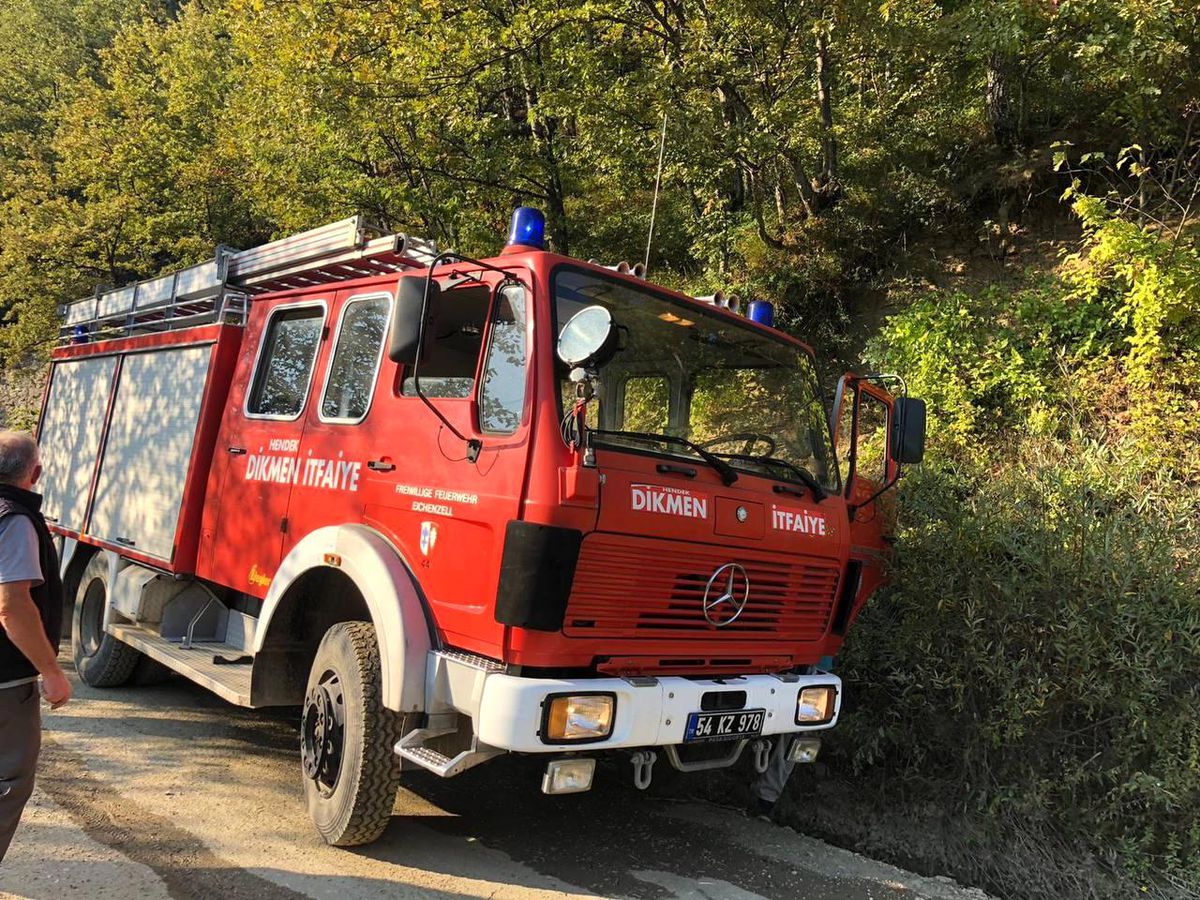 Tek katlı evde çıkan yangın itfaiye ekiplerince söndürüldü