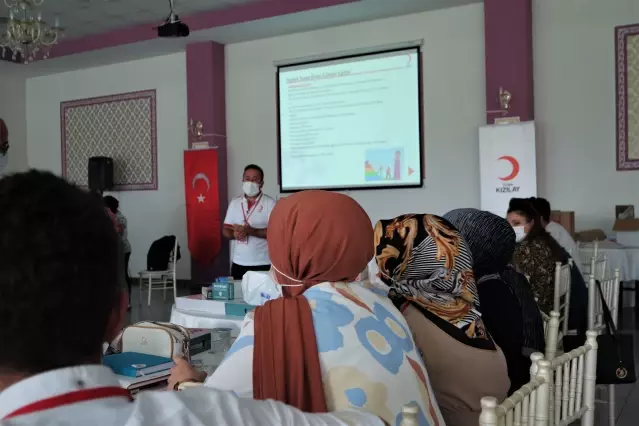 Türk Kızılay, Bursa'da engelli ve yaşlı bakımı ile sağlıklı yaşam ve yaşlanma eğitimi verdi