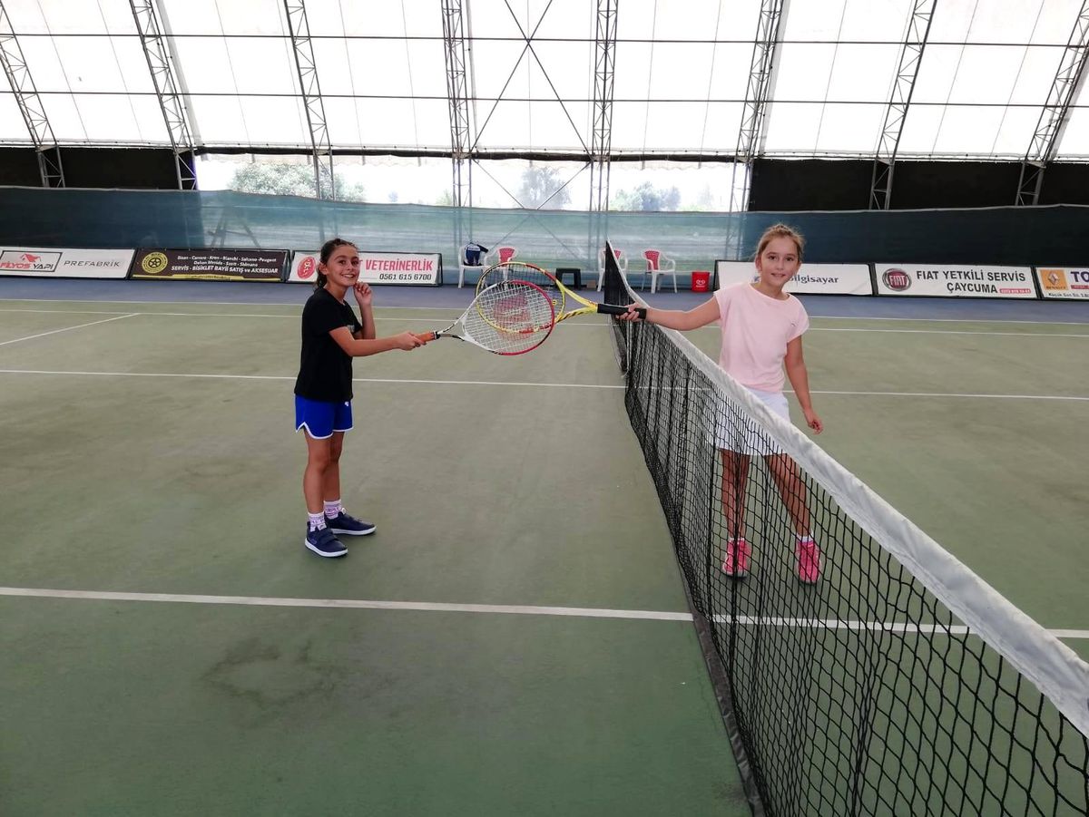 Zafer Tenis Turnuvası başladı