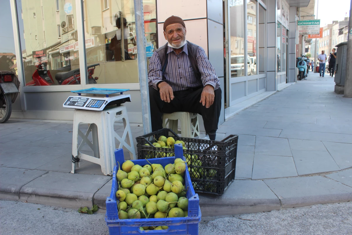 86 yaşındaki Kemal Aker çalışma azmiyle gençlere örnek oluyor