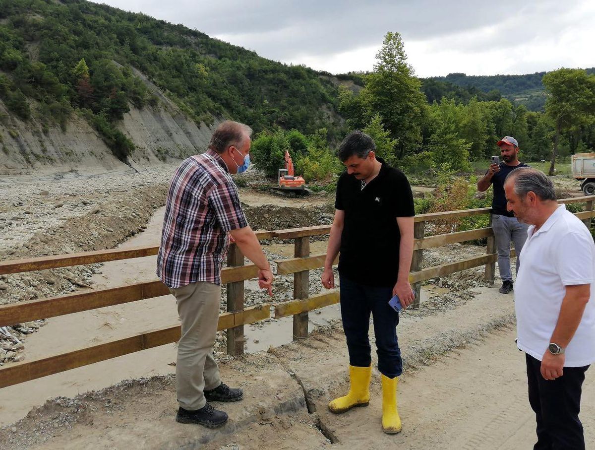 Afet bölgesinde Vali Çiftçi\'yi duygulandıran olay