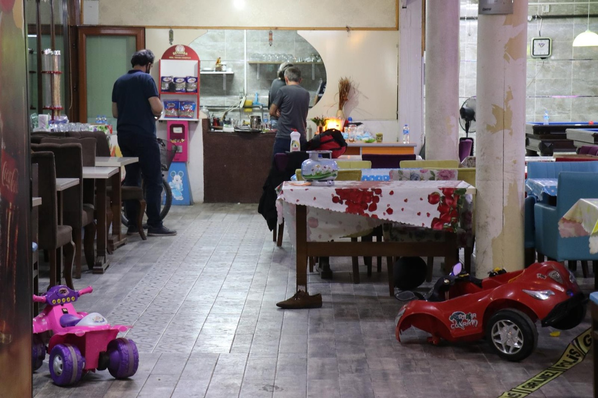 Son dakika haber! Aynı yerde bıçaklı ve silahlı iki farklı olay: 3 yaralı, 4 gözaltı