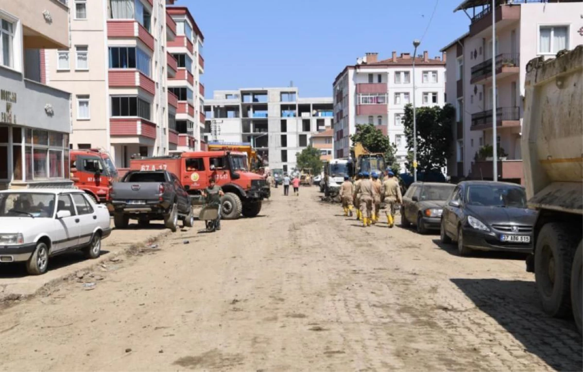 Bakan Soylu, sel felaketi yaşanan Bozkurt\'tan 13 bin kamyon çamur çıkarıldığını bildirdi