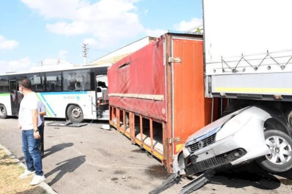 Freni boşalan otobüs 7 araca çarparak durabildi