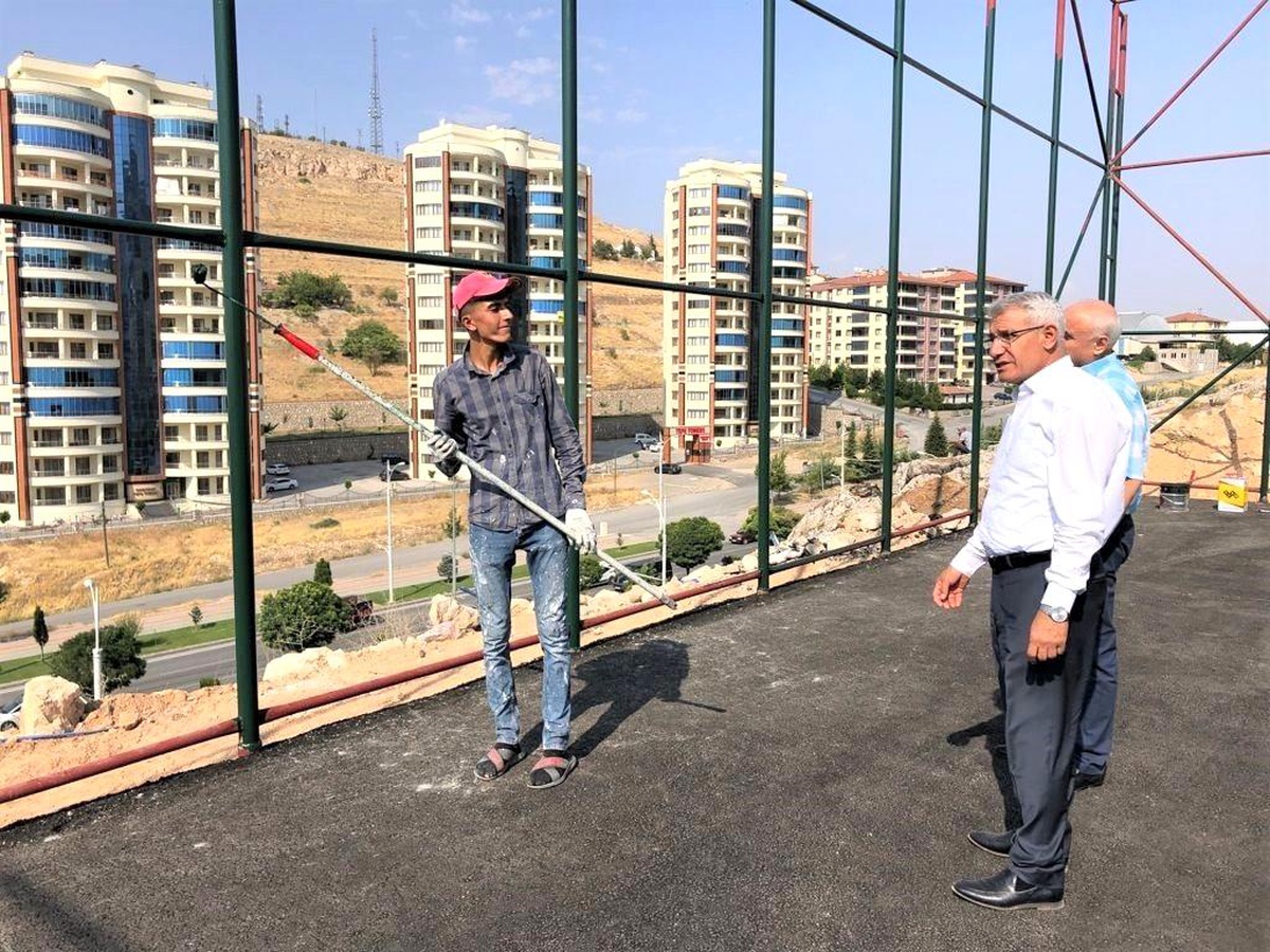 Battalgazi Belediye Başkanı Osman Güder, spor tesislerini inceledi