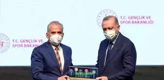 -Cumhurbaşkanı Erdoğan'dan Başkan Zolan'a ödül