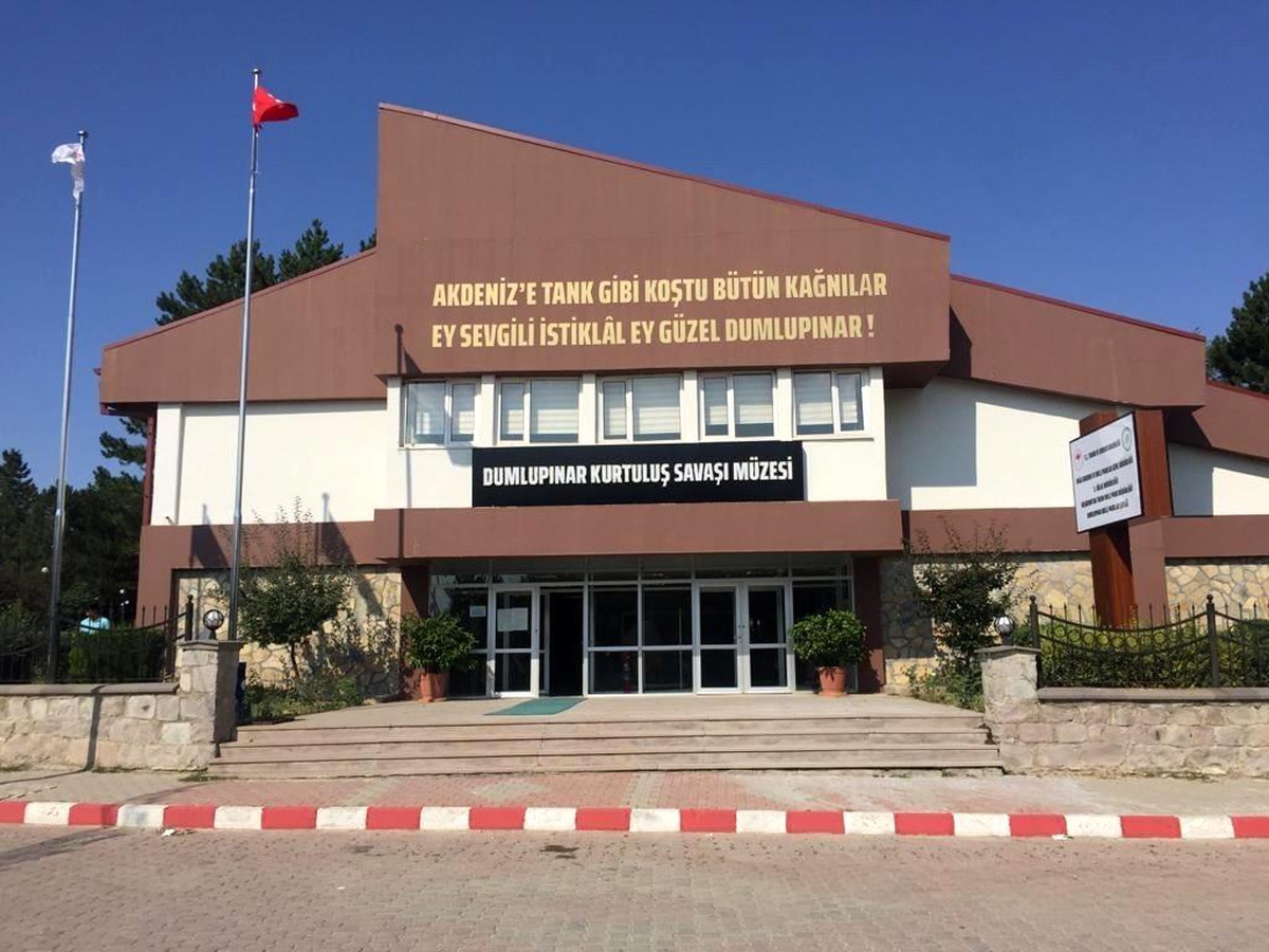 Dumlupınar Müzesi\'nin dış cephesi yenilendi