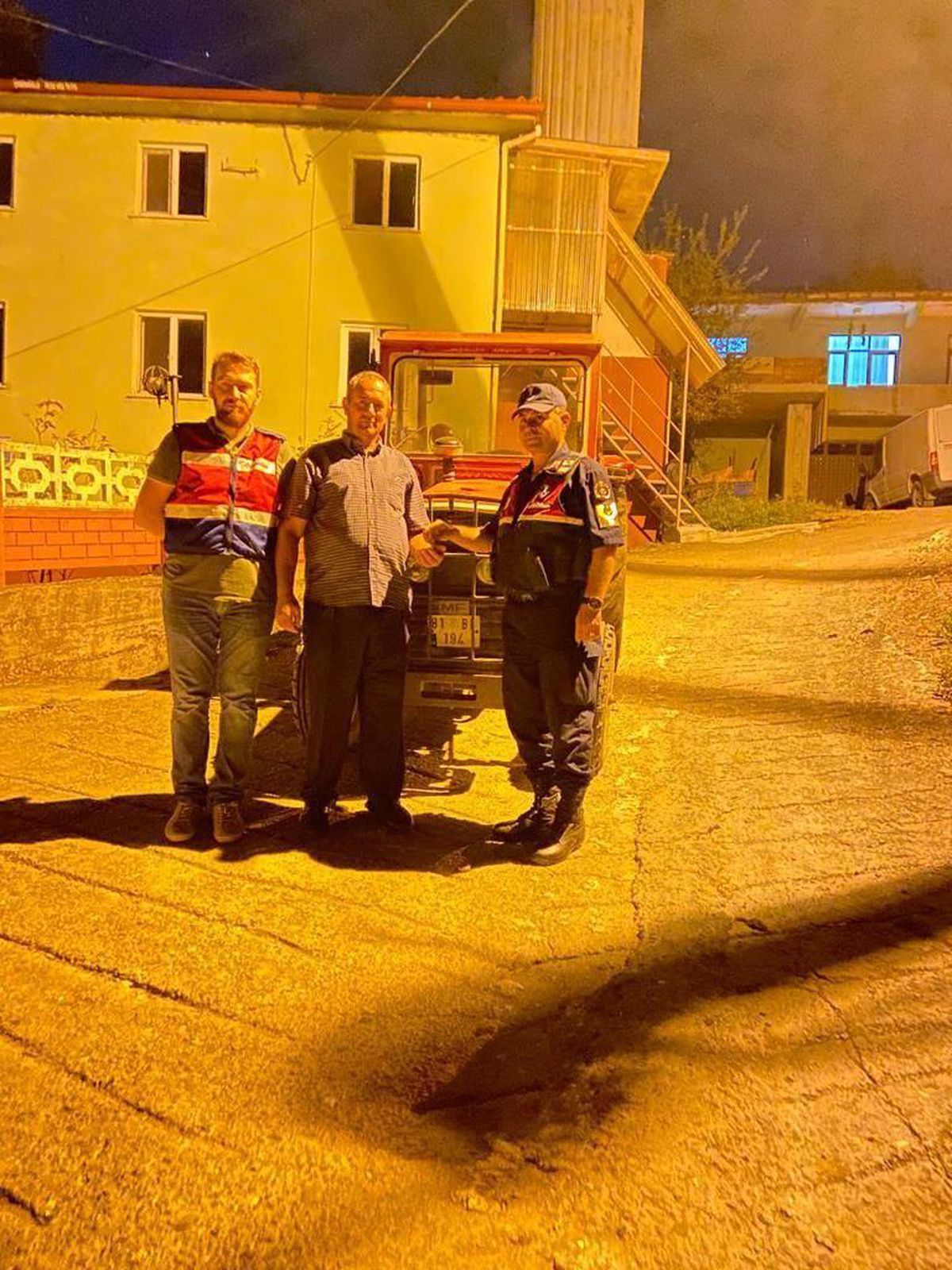 Düzce\'de çalınan traktör Alaplı\'da bulunarak sahibine teslim edildi