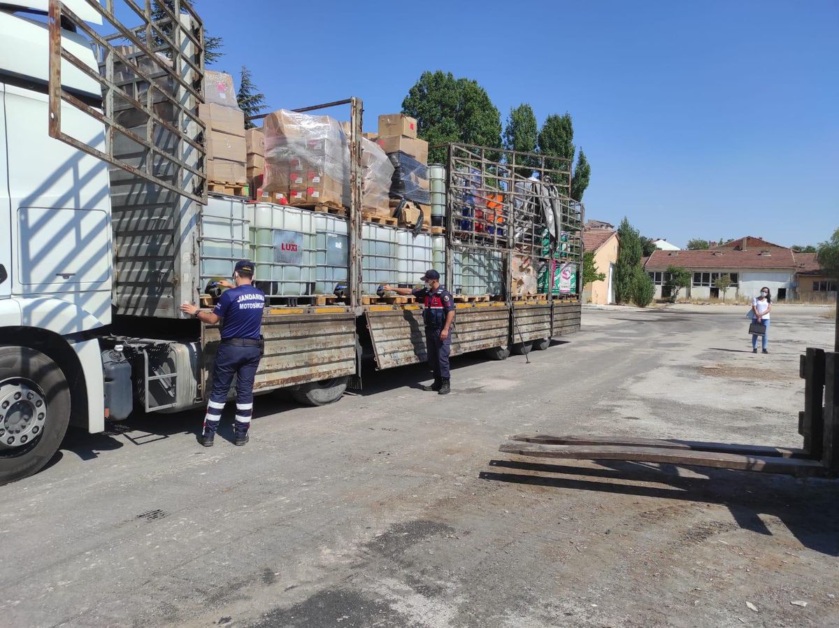 Eskişehir\'de bir tırda 5 bin litre kaçak akaryakıt ele geçirildi