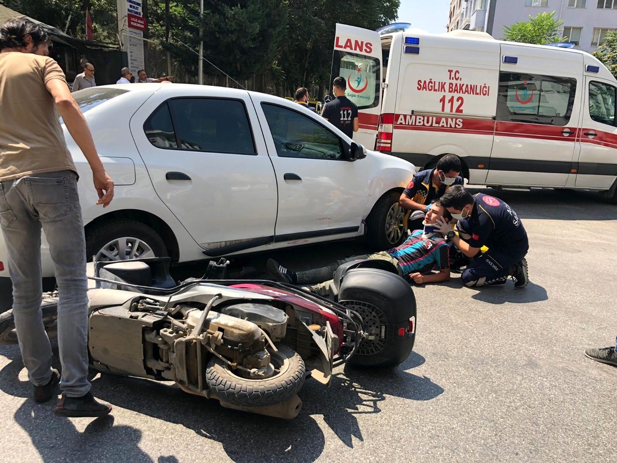 Eskişehir\'de otomobil ile motosiklet çarpıştı: 1 yaralı