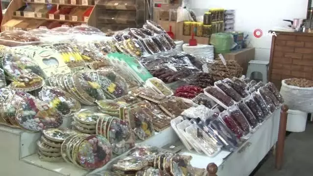 Gurbetçiler akın etti, kapalı çarşı esnafının yüzü güldü Gurbetçiler akın etti, kapalı çarşı esnafının yüzü güldü