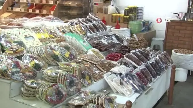 Gurbetçiler akın etti, kapalı çarşı esnafının yüzü güldü Gurbetçiler akın etti, kapalı çarşı esnafının yüzü güldü