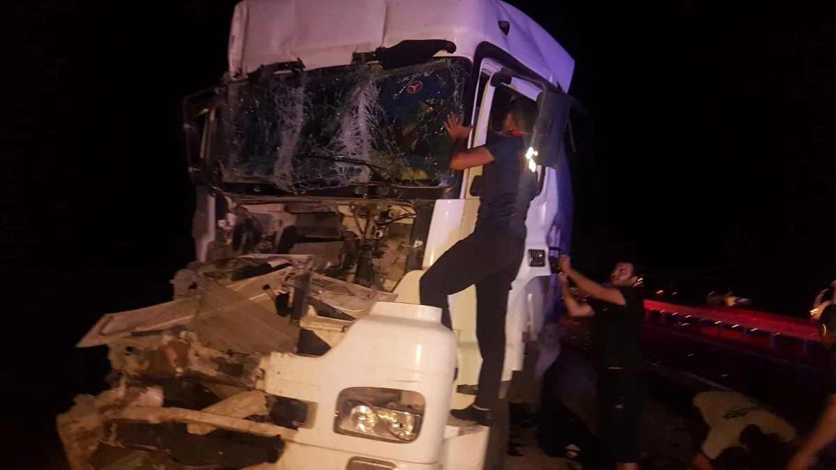 Son dakika haberleri | Kahramanmaraş\'ta 1 kamyon, 3 tırın karıştığı zincirleme kaza: 1 ölü, 3 yaralı