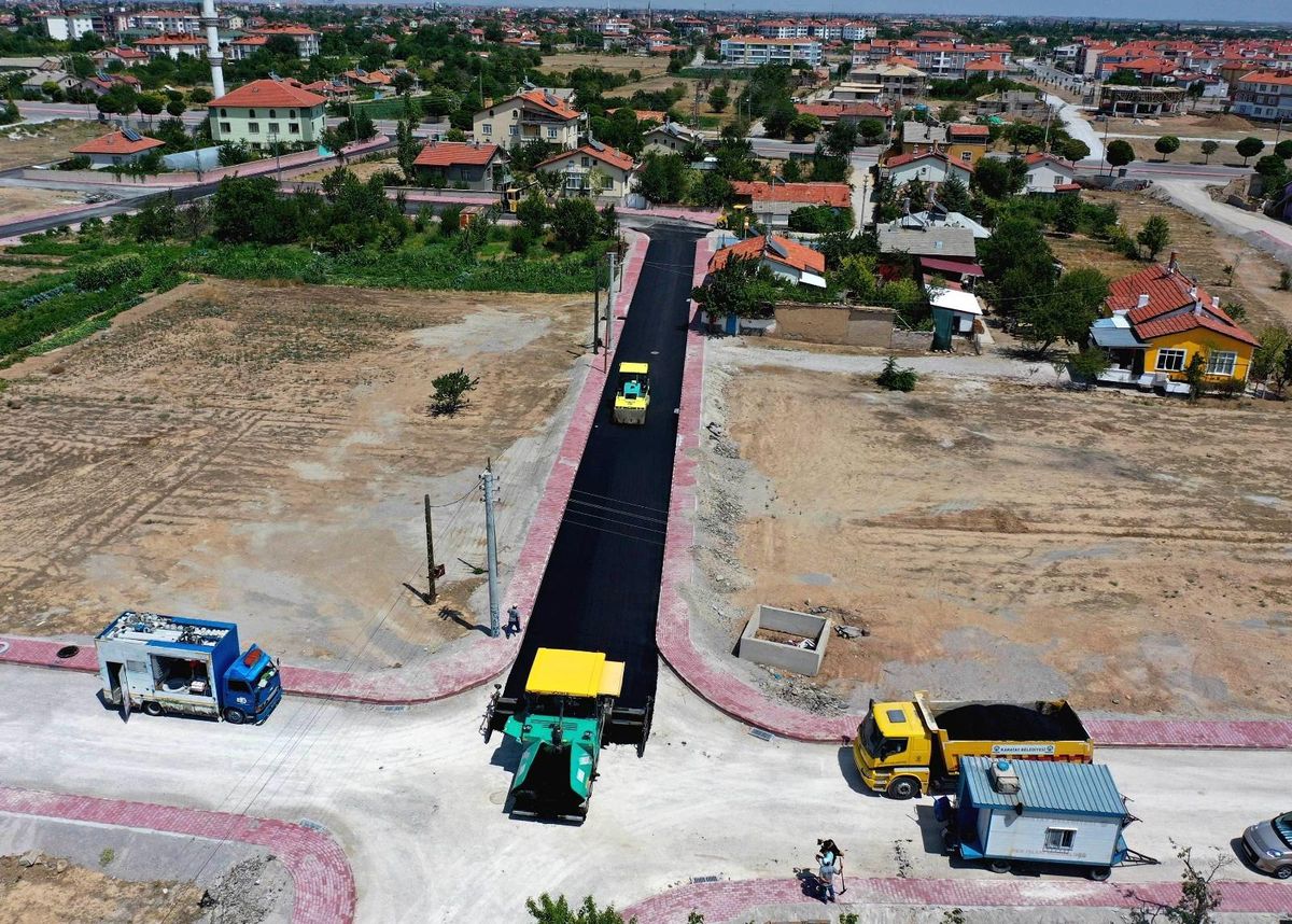 Karatay\'da sıcak asfalt seferberliği sürüyor