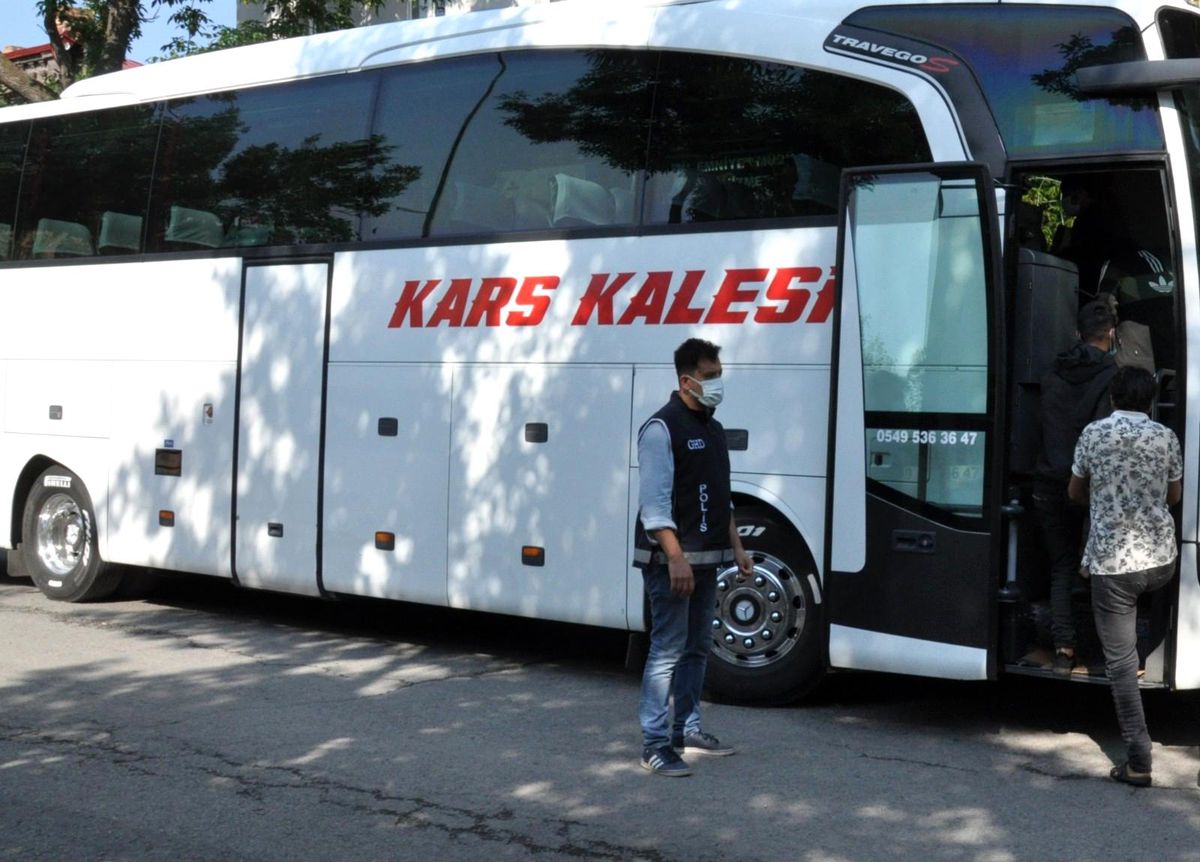 Kars\'ta yakalanan düzensiz göçmenler sınır dışı edilecek