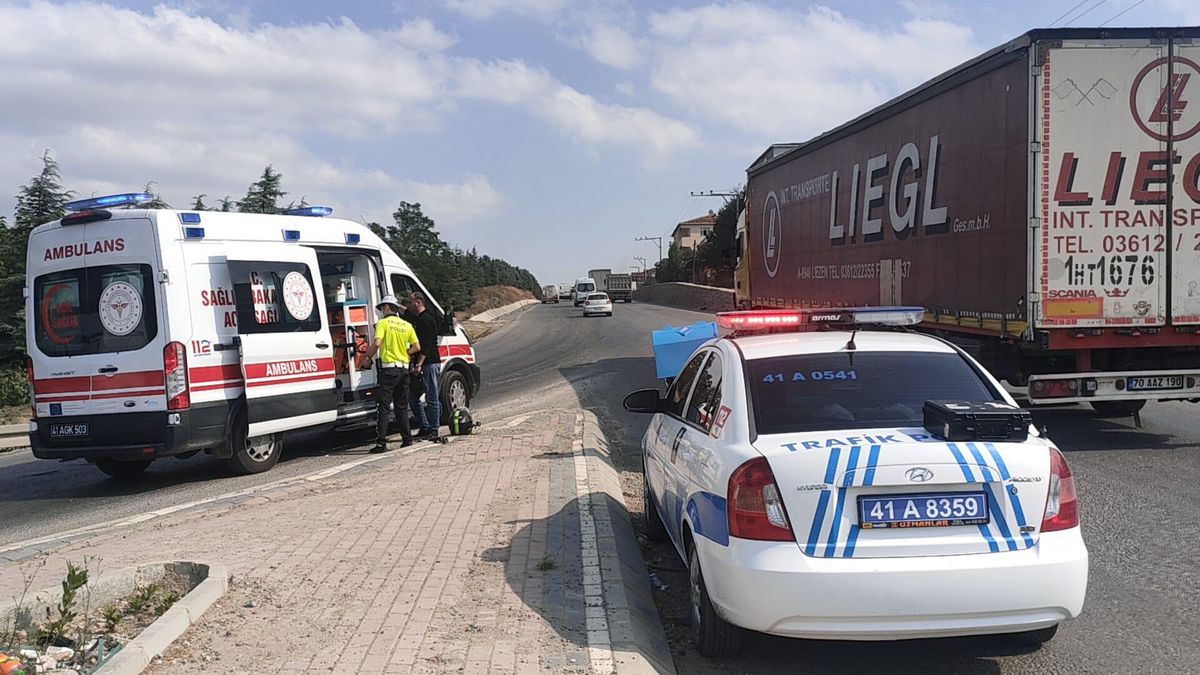 Kocaeli\'de devrilen motosikletin sürücüsü yaralandı