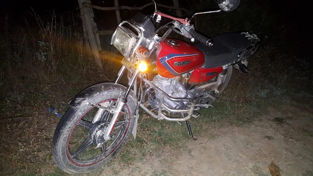 Köprünün korkuluklarına çarpan motosiklet sürücüsü yaralandı