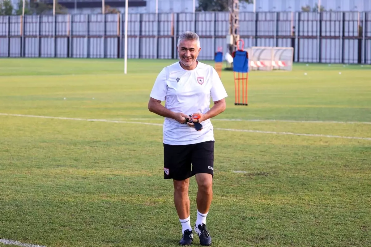 Mehmet Altıparmak: "Futbolcuya değil, takıma dayalı düzenimiz var"