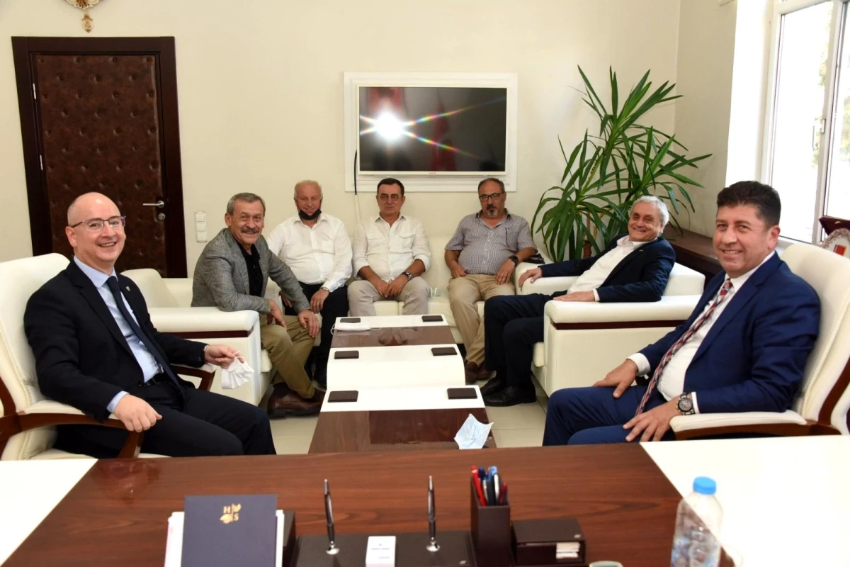 Milletvekili Tüzün ve Başkan Bakkalcıoğlu, Kaymakam Yaman\'la bir araya geldi