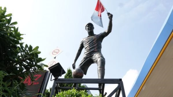 SPOR Trabzon'da Nwakaeme'nin heykeli dikildi